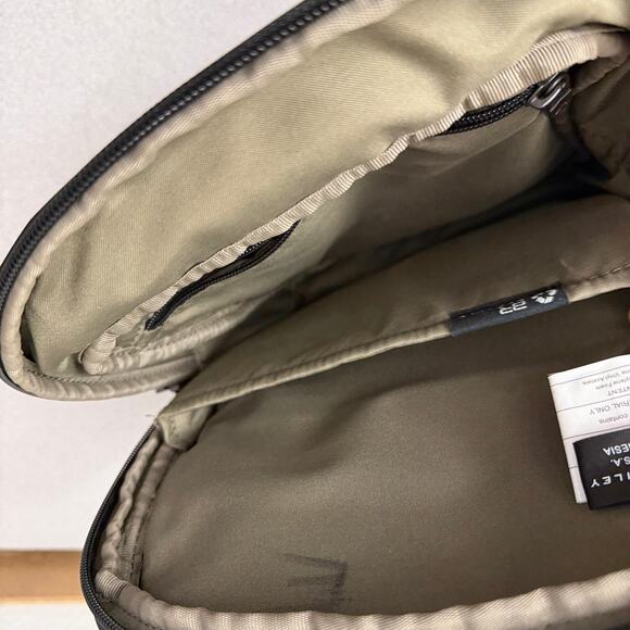 Briggs & Riley HTA Crossbody Bag Black RFID Travel Zip Pockets Lightweight - Picture 13 of 16